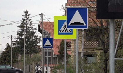 Saobraćaj Ležeći Policajac Znakovi 06
