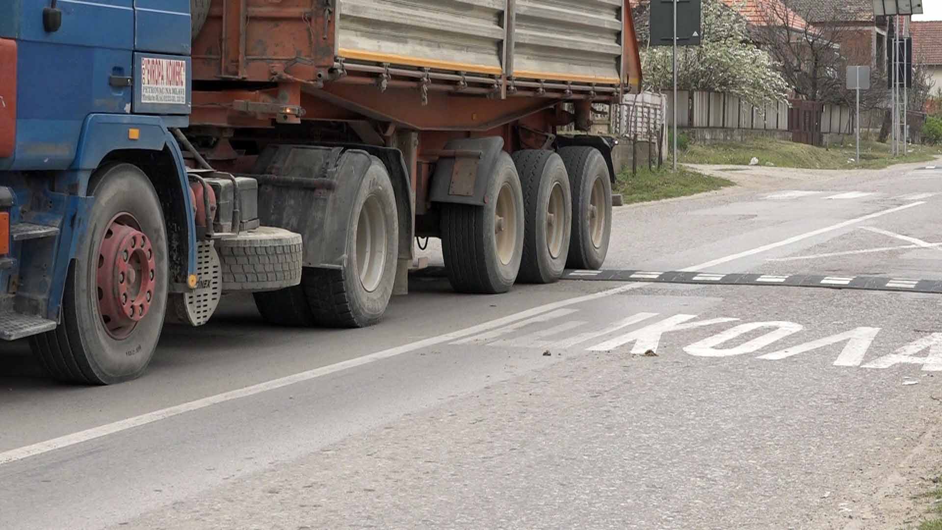 Saobraćaj Ležeći Policajac Znakovi 09