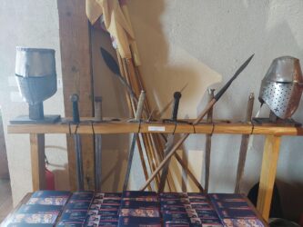 Izložba srednjevekovnih oklopa i fresaka „Sveti ratnici“ (FOTO GALERIJA)