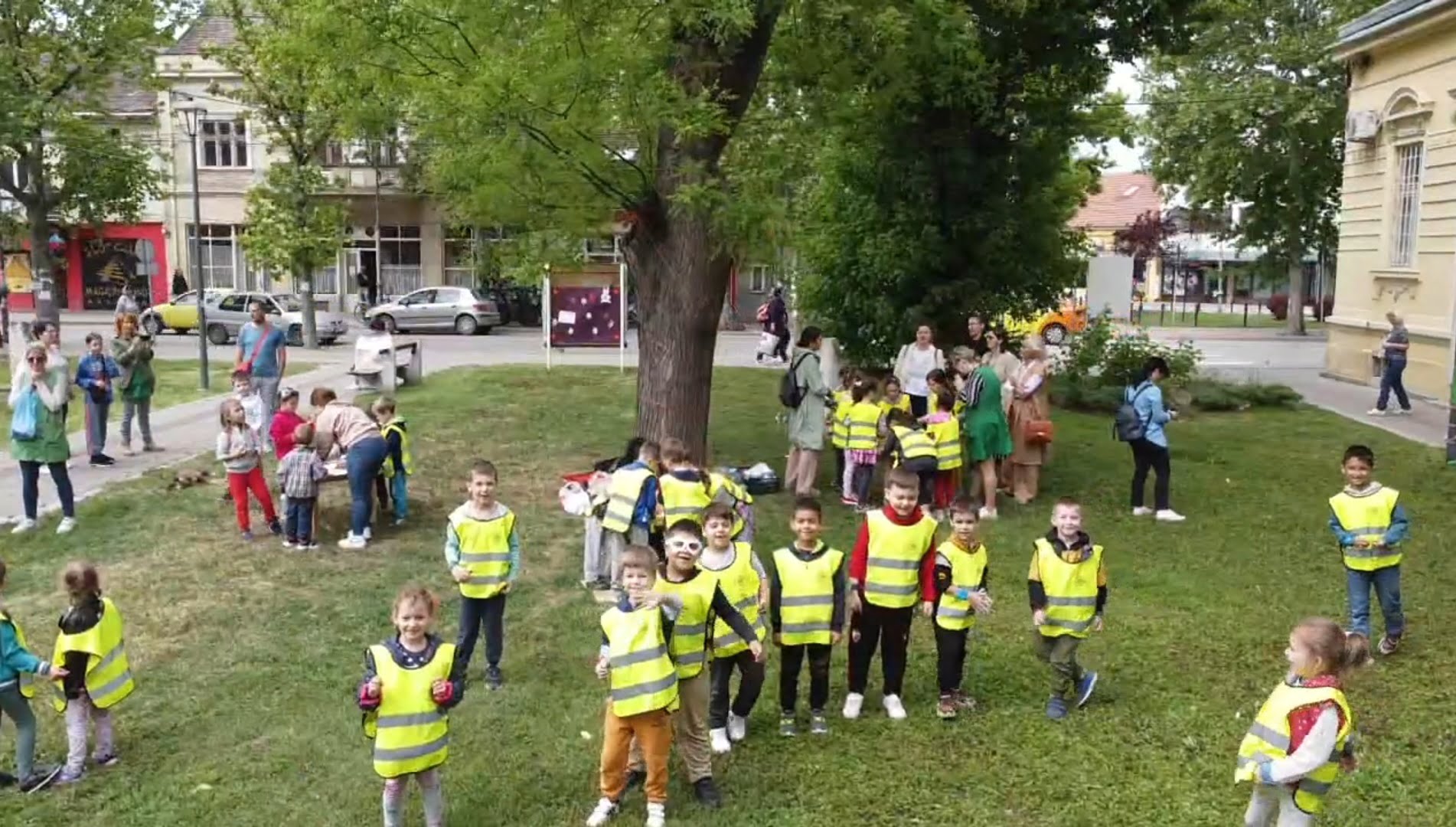 Deca i vaspitači Predškolske ustanove „Ljubica Vrebalov“ ulepšali grad