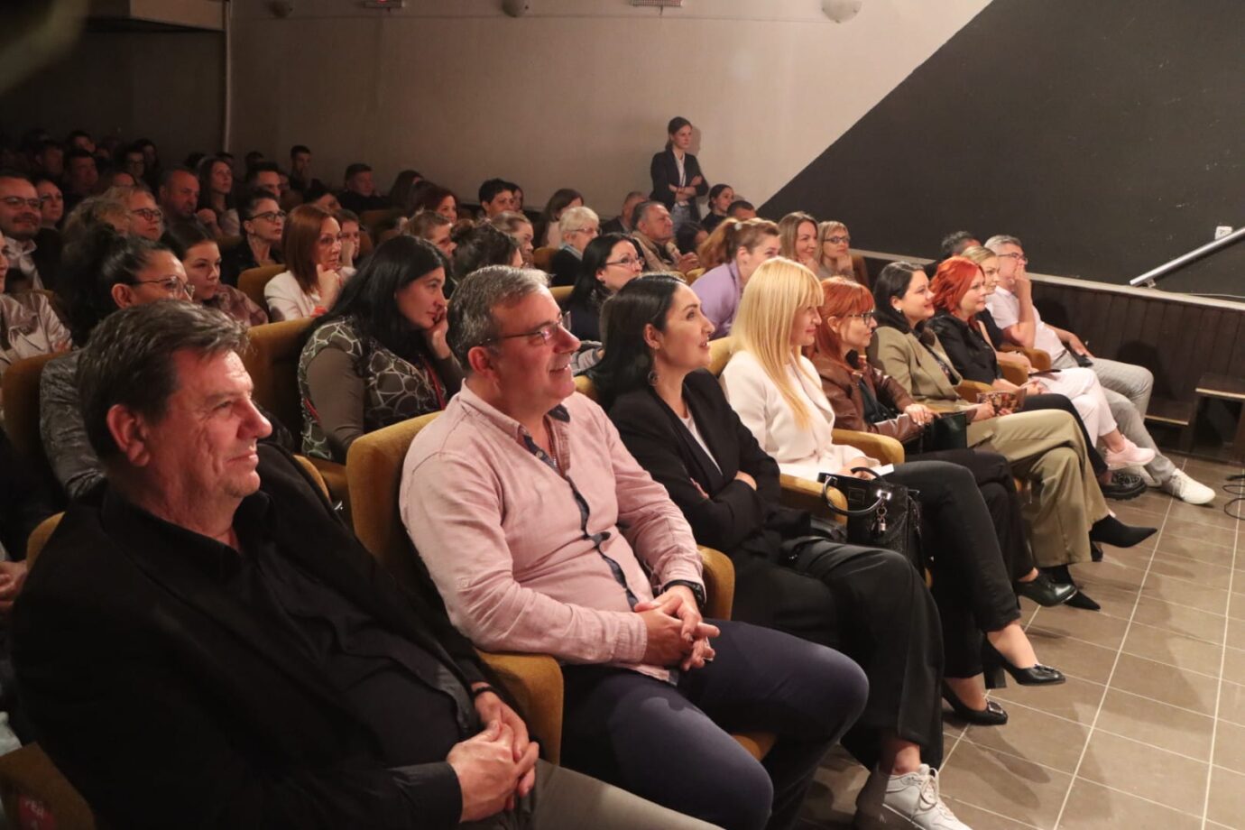 Ministarka Pet Na Mlavi 01