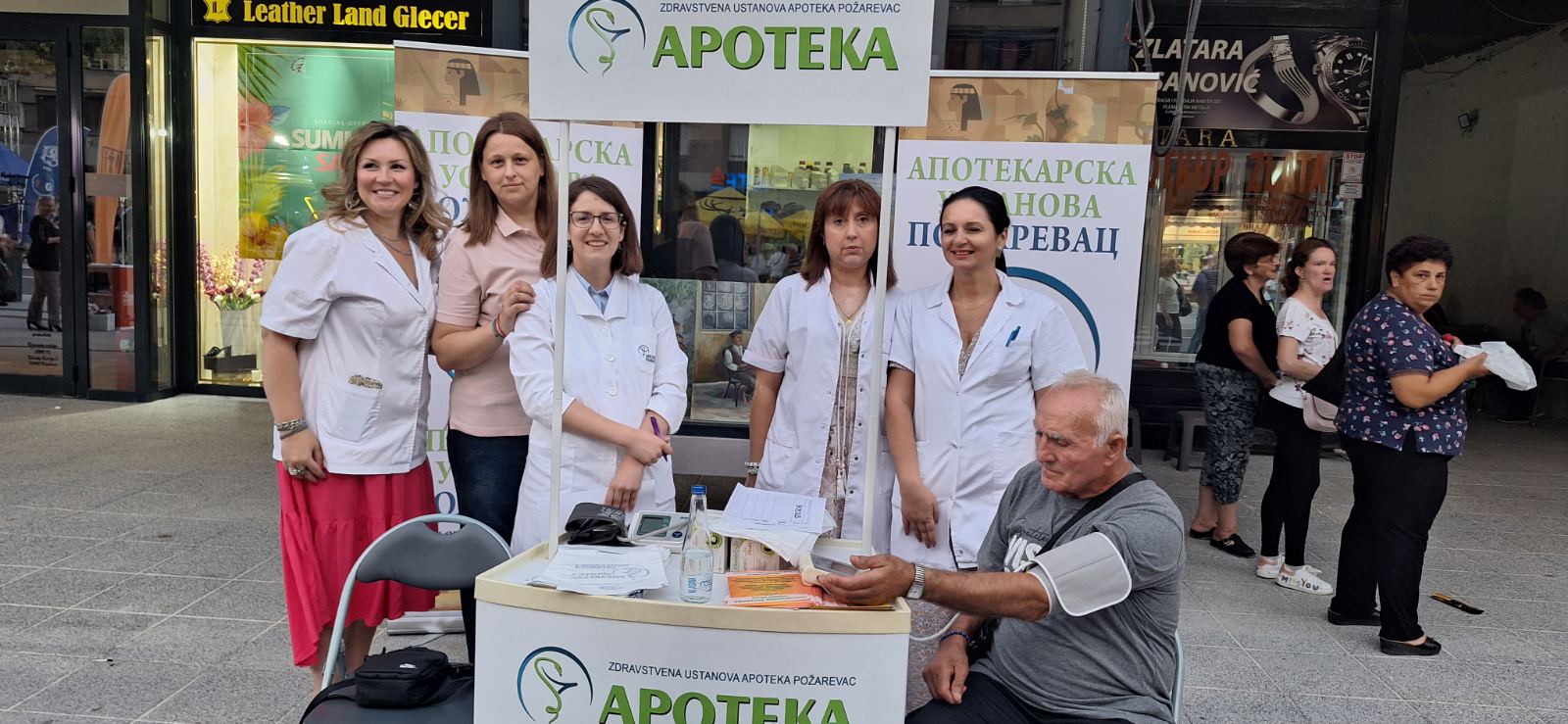 Preventivno merenje krvnog pritiska i visokostručnog savetovanja za posetioce 61. LJKI