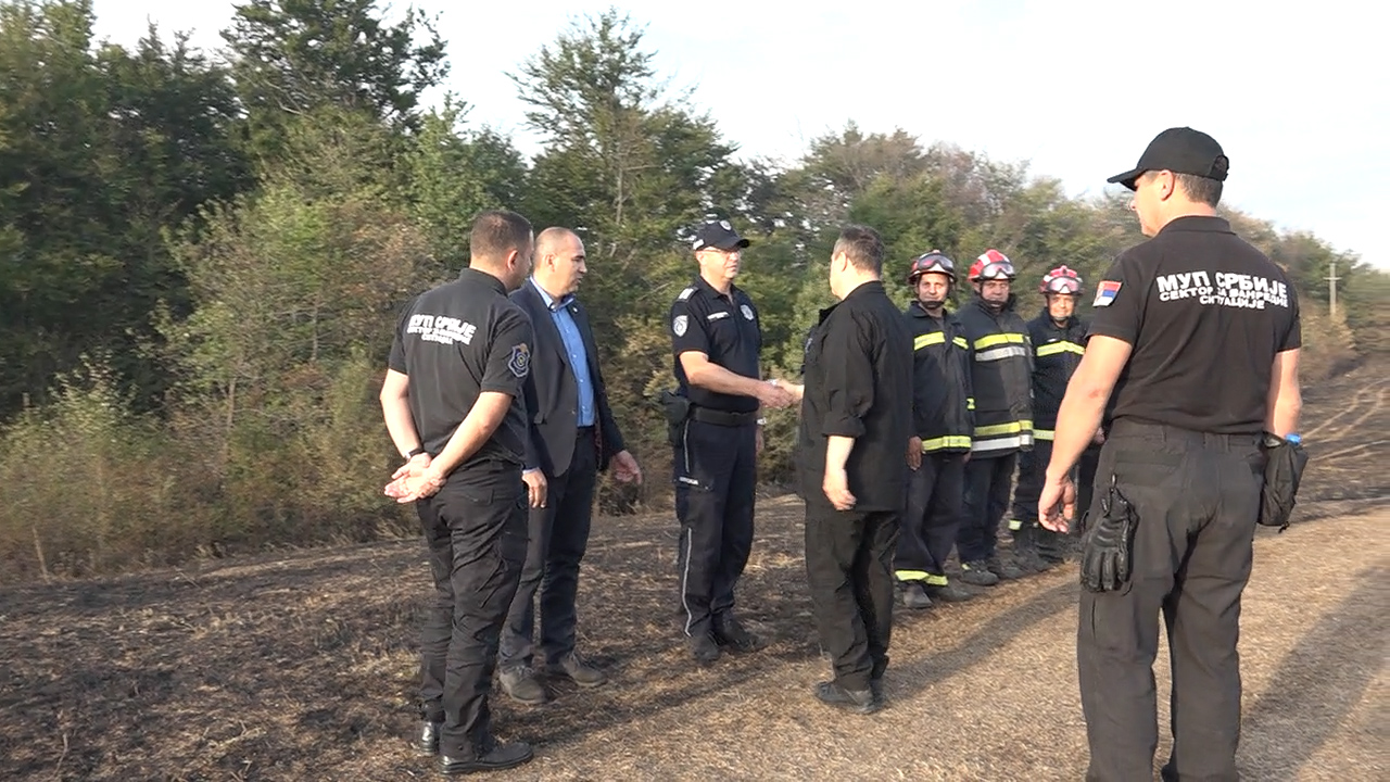 Ministar Unutrašnjih Poslova Ivica Dačić Obišao Potez Koji Gori Iznad žagubice 8