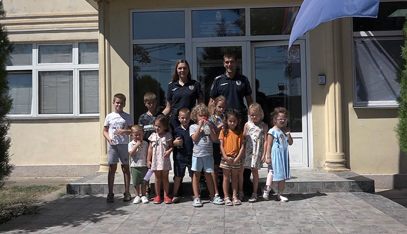 Policija Deca 04