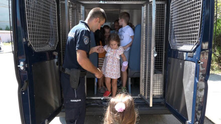 Policija Deca 06