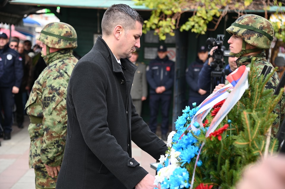 Polaganjem venaca na Spomenik vojniku u Kosovskoj ulici, u Požarevcu obeležen Dan primirja