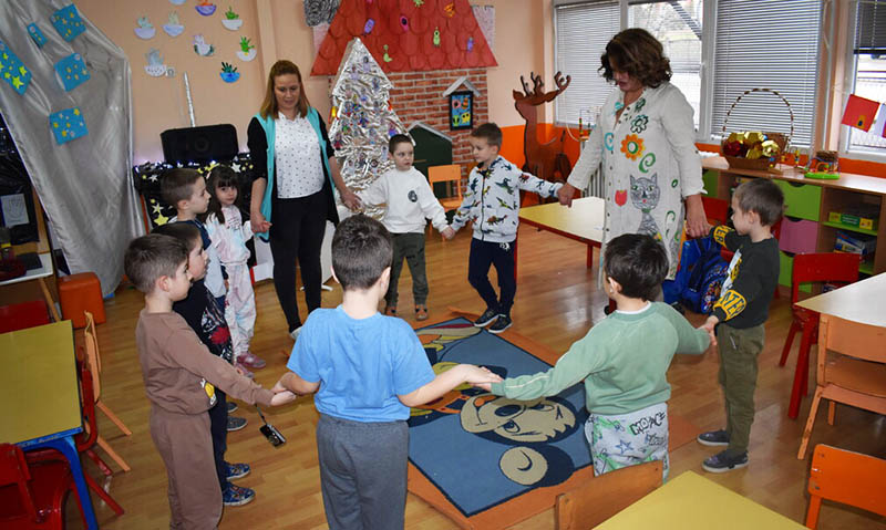 Deca Mc Biblioteka 01