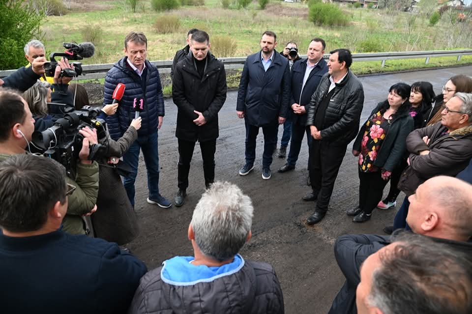 Ministar Darko Glišić i predstavnici JP „Putevi Srbije“ obišli su radove na rekonstrukciji putne infrastrukture