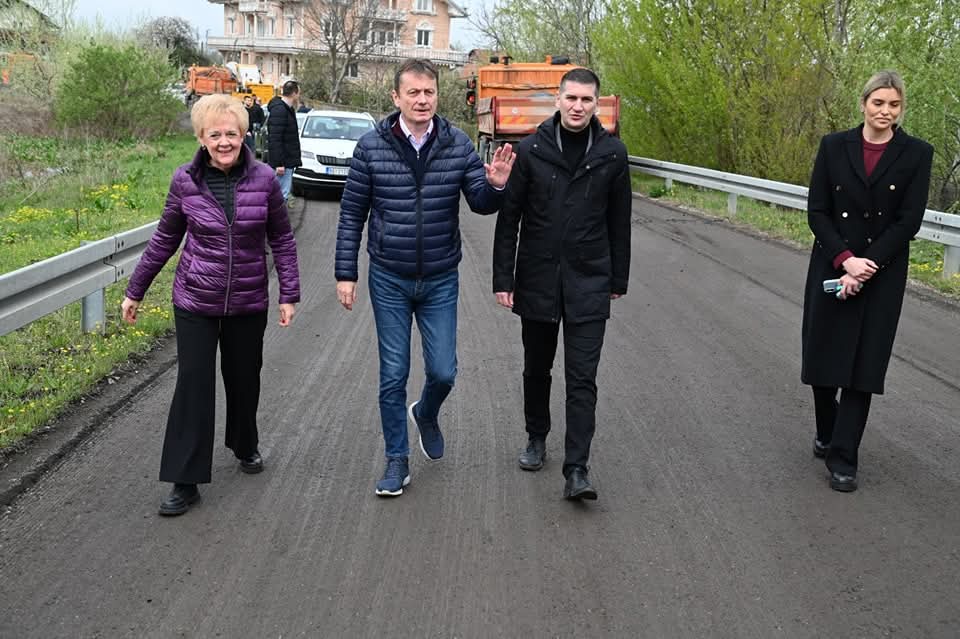 Ministar Darko Glišić i predstavnici JP „Putevi Srbije“ obišli su radove na rekonstrukci...