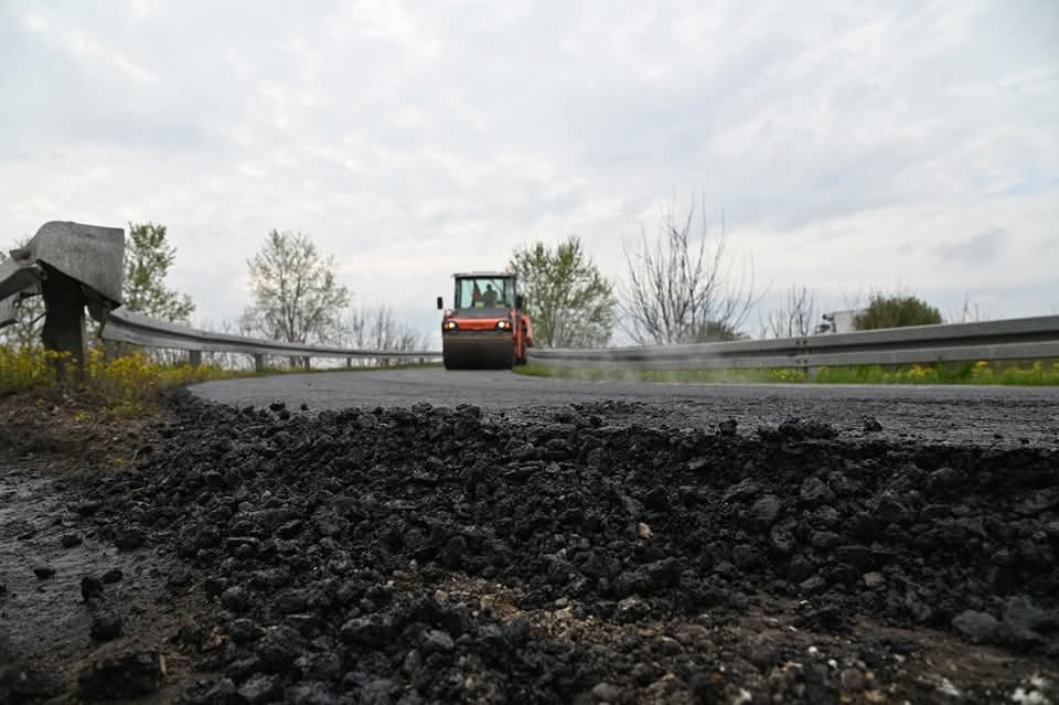 Ministar Darko Glišić i predstavnici JP „Putevi Srbije“ obišli su radove na rekonstrukciji putne infrastrukture