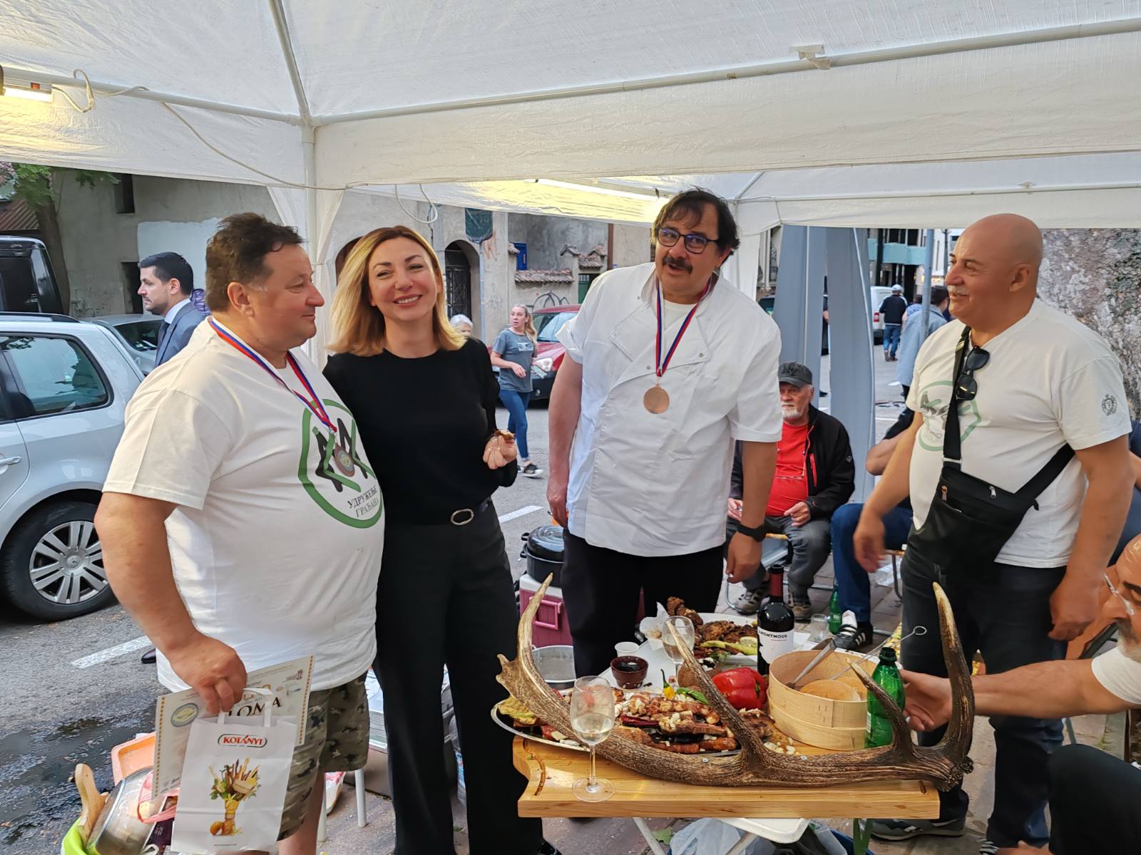 Img 8bef534c8f0db0b6d8401cee76be25b1 v