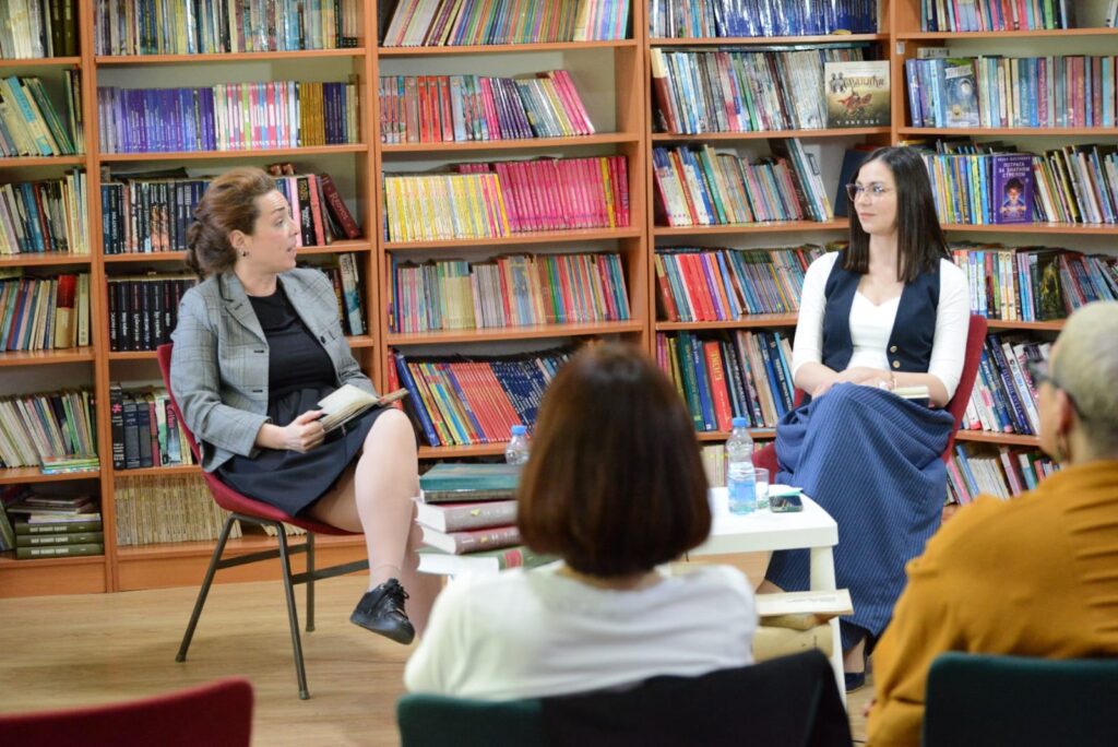 Bibliosalon milica 01