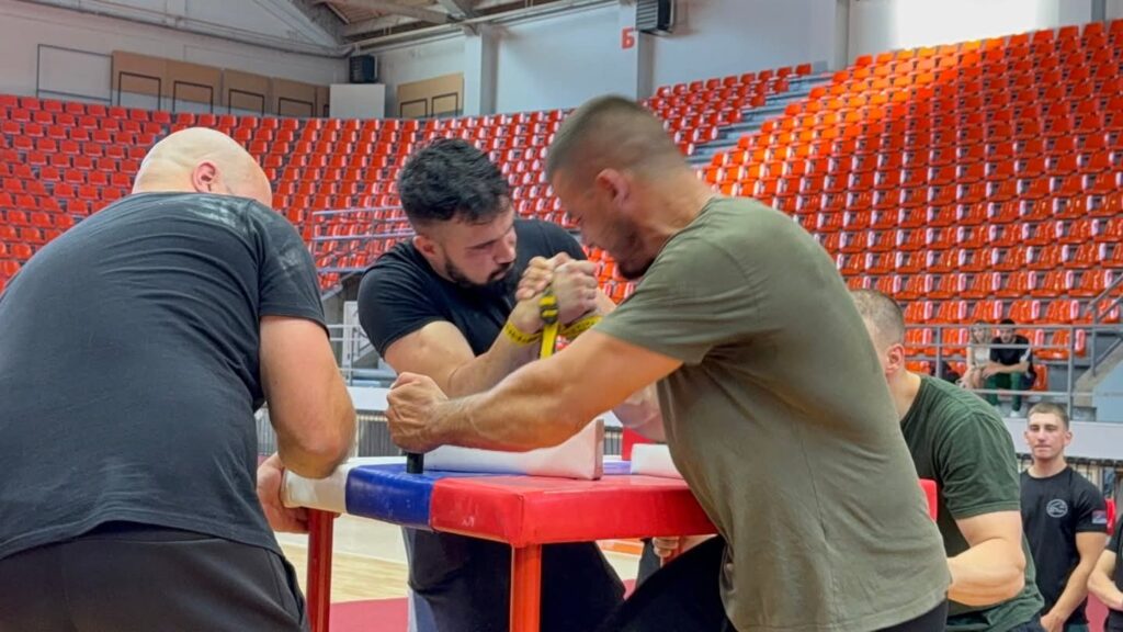 obaranje ruku turnir