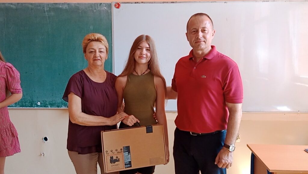 Img bbe330d69714ac80fb2ae59d0b20f08d v