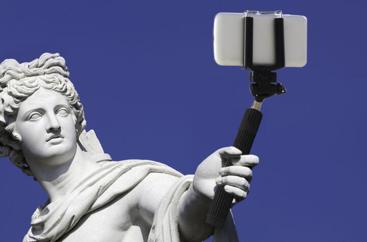 Selfi naslovna