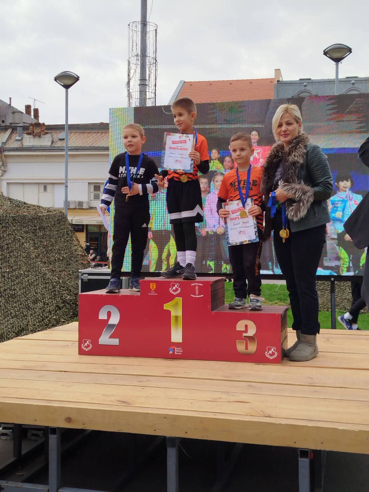 Img 99a9f8688f58e9a8408a79d89c5f85b2 v