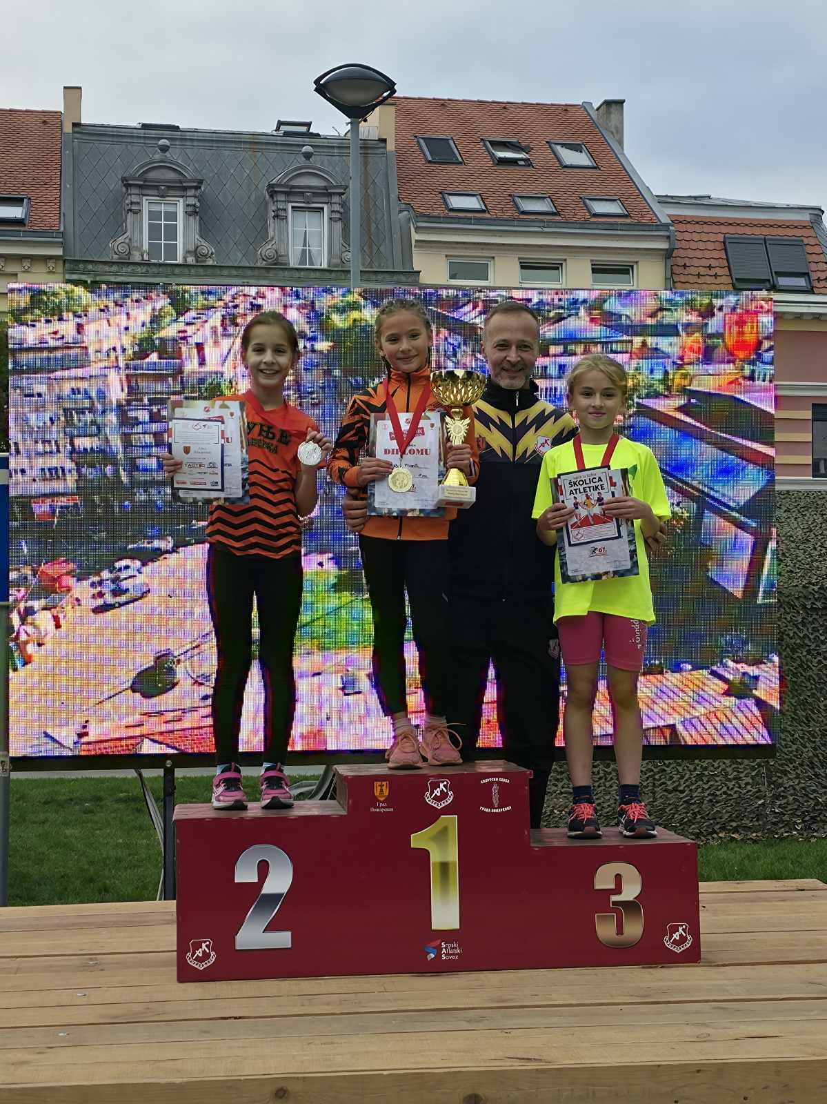 Img a6ed8362779ee83de30f0f387fd50b10 v