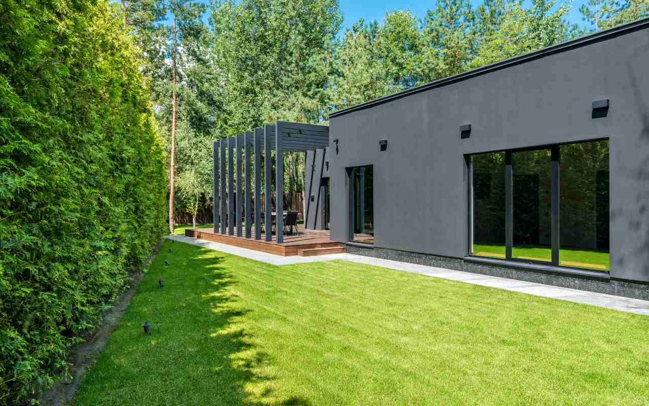 Dvoriste kuca pergola