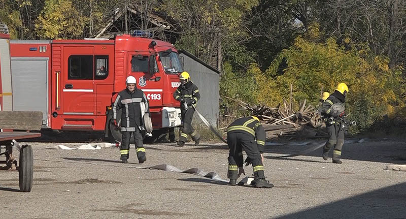 Vatrogasci gašenje požara 03
