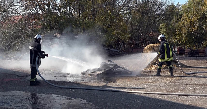 Vatrogasci gašenje požara 06