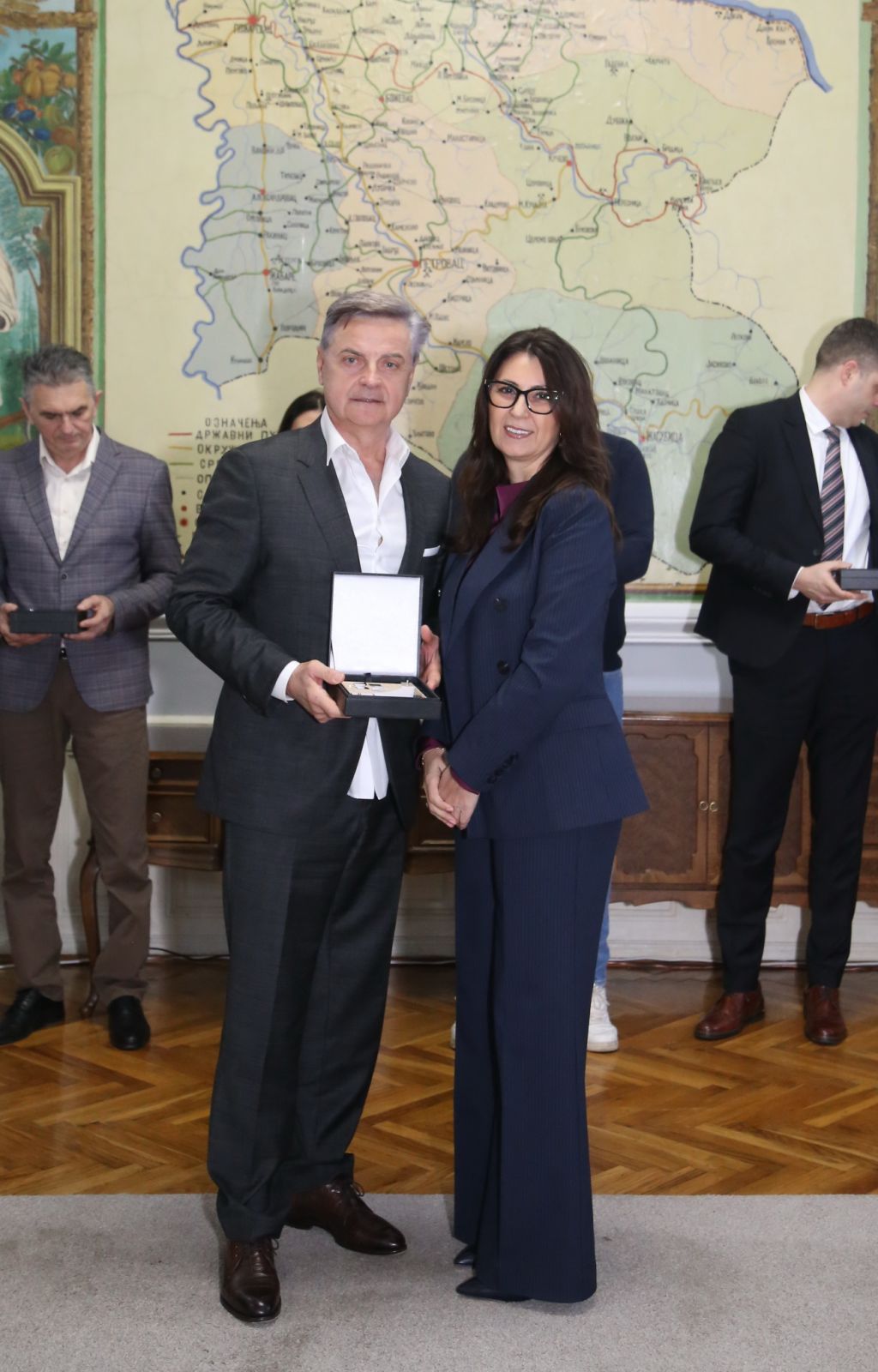 IMG 20f1f12439345381e34b0e9507342845 V