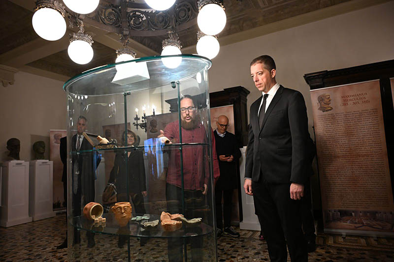 IMG 8c07665611ec9954a4051ddb759a23ac V