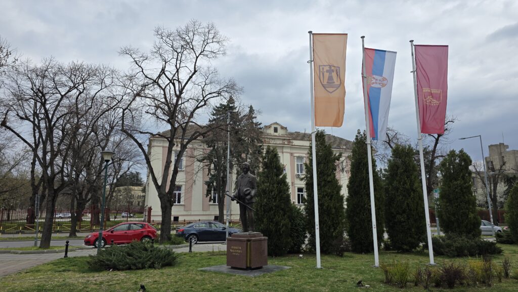 Vreme zima oblacno vetar