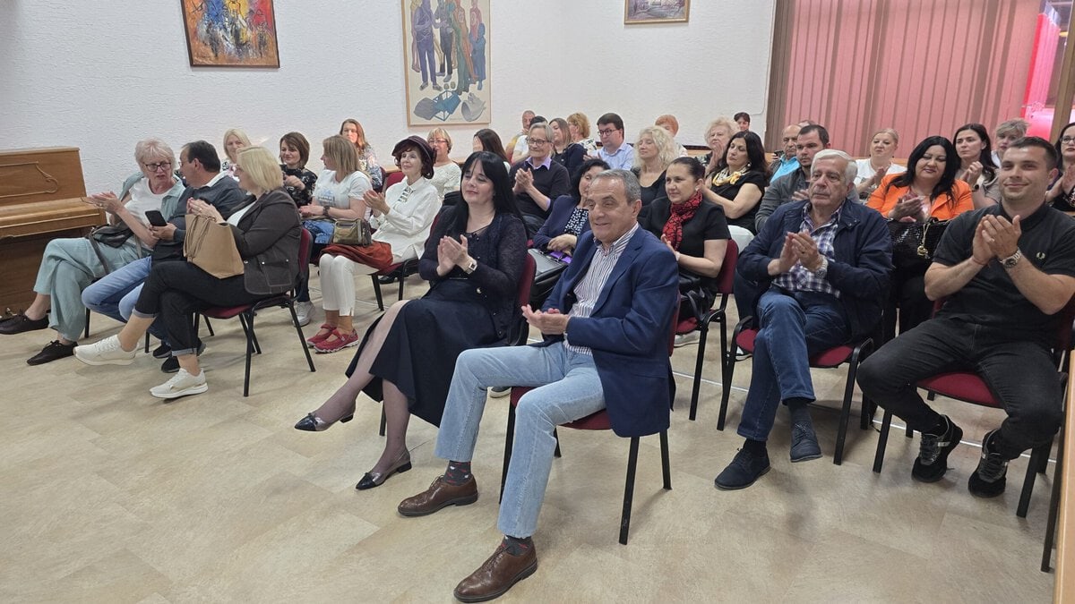 Veče aforizama i vedrog duha: „Pod kišobranom reči i osmeha“ u Požarevcu