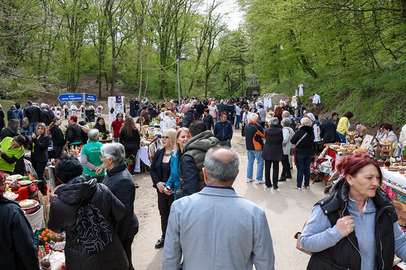 Uskršnji etno festival u Poljani okupio brojne učesnike i posetioce