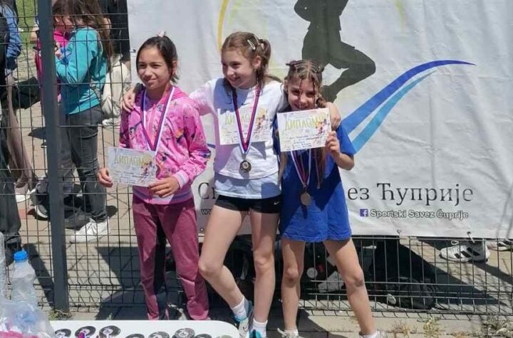 Članice Atletskog kluba „Munje 012“ uspešne na međuokružnom školskom takmičenju