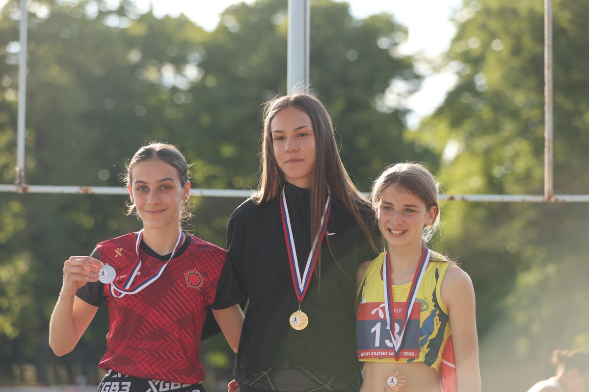 ATLETIČARKA NA TAKMIČENJU U POŽAREVCU, OSVOJILE MEDALJE NA atletskom takmičenju.