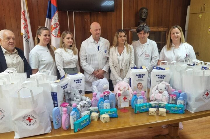 Uručeni pokloni u okviru akcije „Paket za novorođenu bebu“