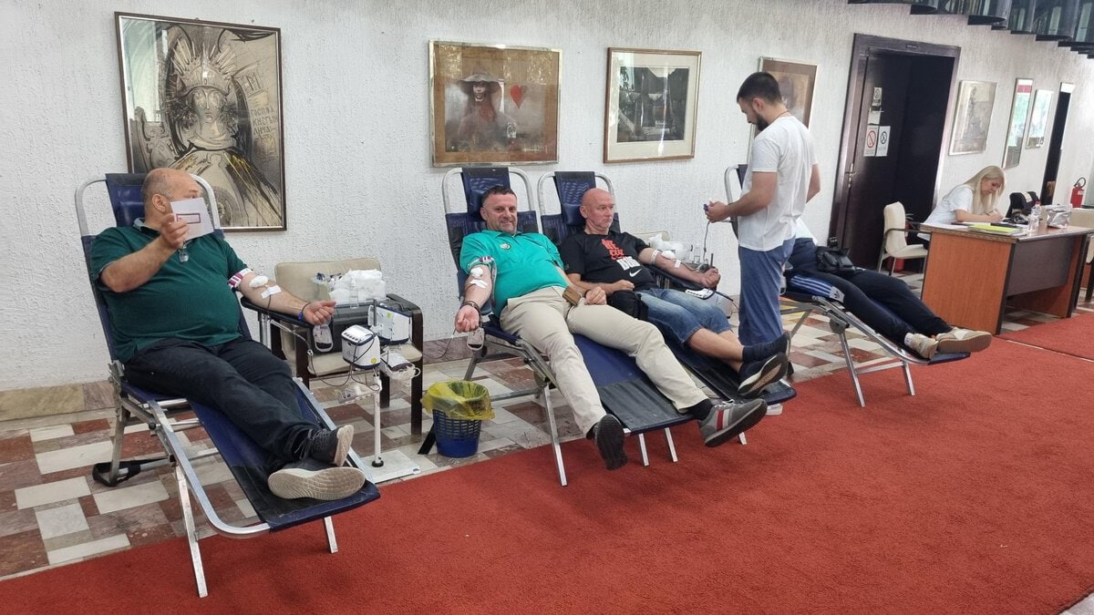 USPEŠNA AKCIJA DOBROVOLJNOG DAVANJA KRVI U KOSTOLCU: PRIKUPLJENO 40 JEDINICA DRAGOCENE TEČNOSTI
