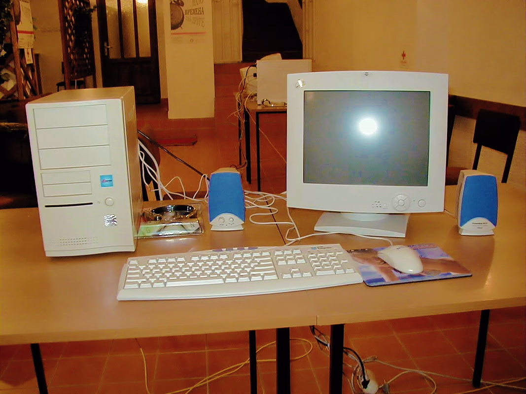 ačunar CRT monitor internet klub Crveni krst Požarevac 2001