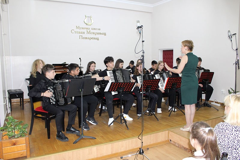 Godišnji koncert učenika Muzičke škole „Stevan Mokranjac“ obeležen muzikom i dodelom priznanja najboljima