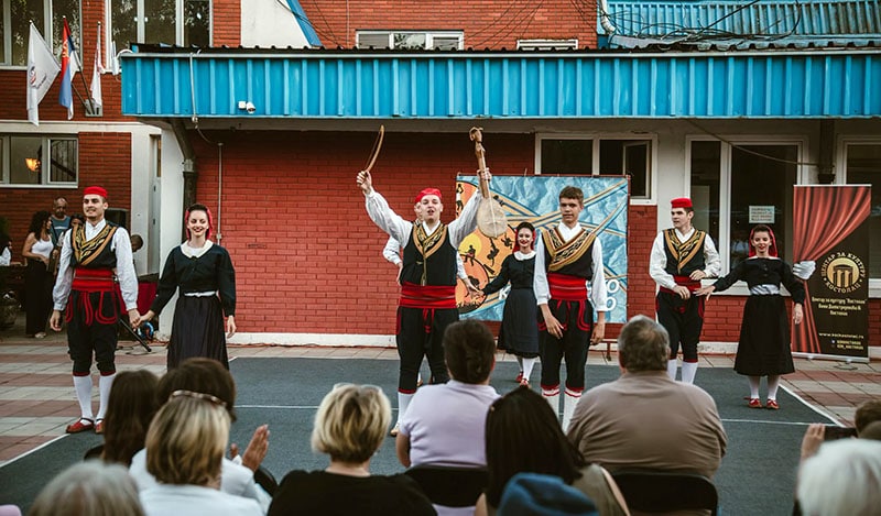 Početak raspusta obeležen pesmom i igrom u Kostolcu