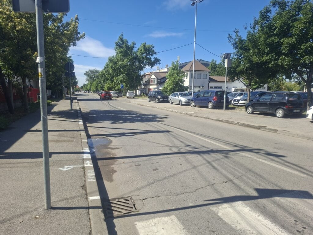 Radnici JKP „Komunalne službe“ čiste ulicu nakon vašara u Požarevcu.