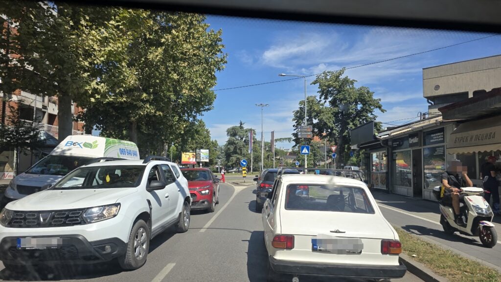 SAOBRAĆAJNI KOLAPS U POŽAREVCU: Ako ne morate, danas nikako ne sedajte za volan!