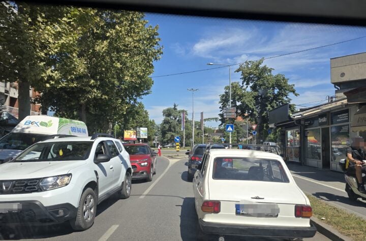 SAOBRAĆAJNI KOLAPS U POŽAREVCU: Ako ne morate, danas nikako ne sedajte za volan!