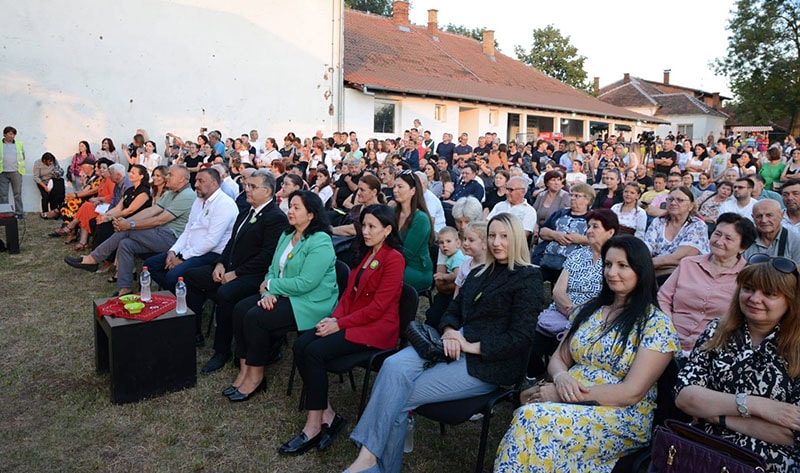Jubilarni „Dani suncokreta“ okupili brojne posetioce u Batuši