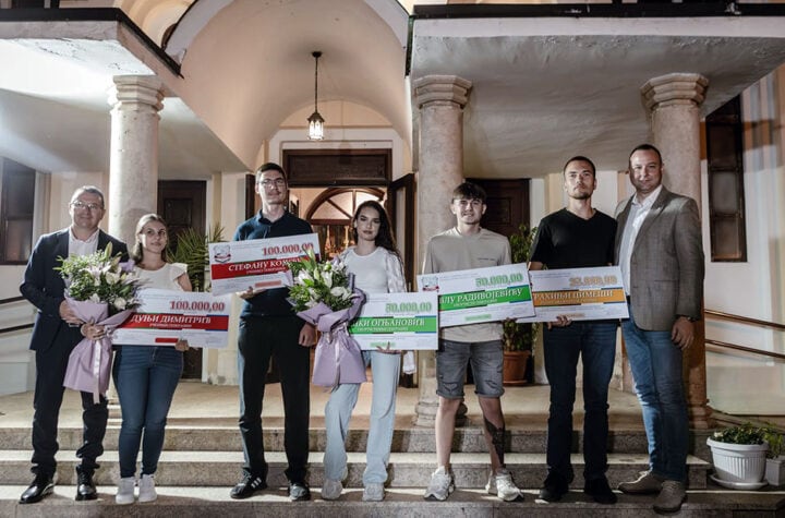 Kostolac obeležio gradsku slavu Svetog Prokopija: Priznanja najboljim učenicima i koncert grupe „Leg...