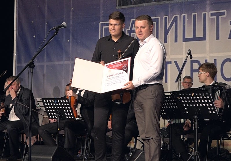 Mladi laureat prima priznanje na koncertu u Požarevcu.