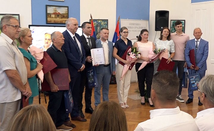 Zvanicna ceremonija dodele priznanja u Velikom Gradištu.
