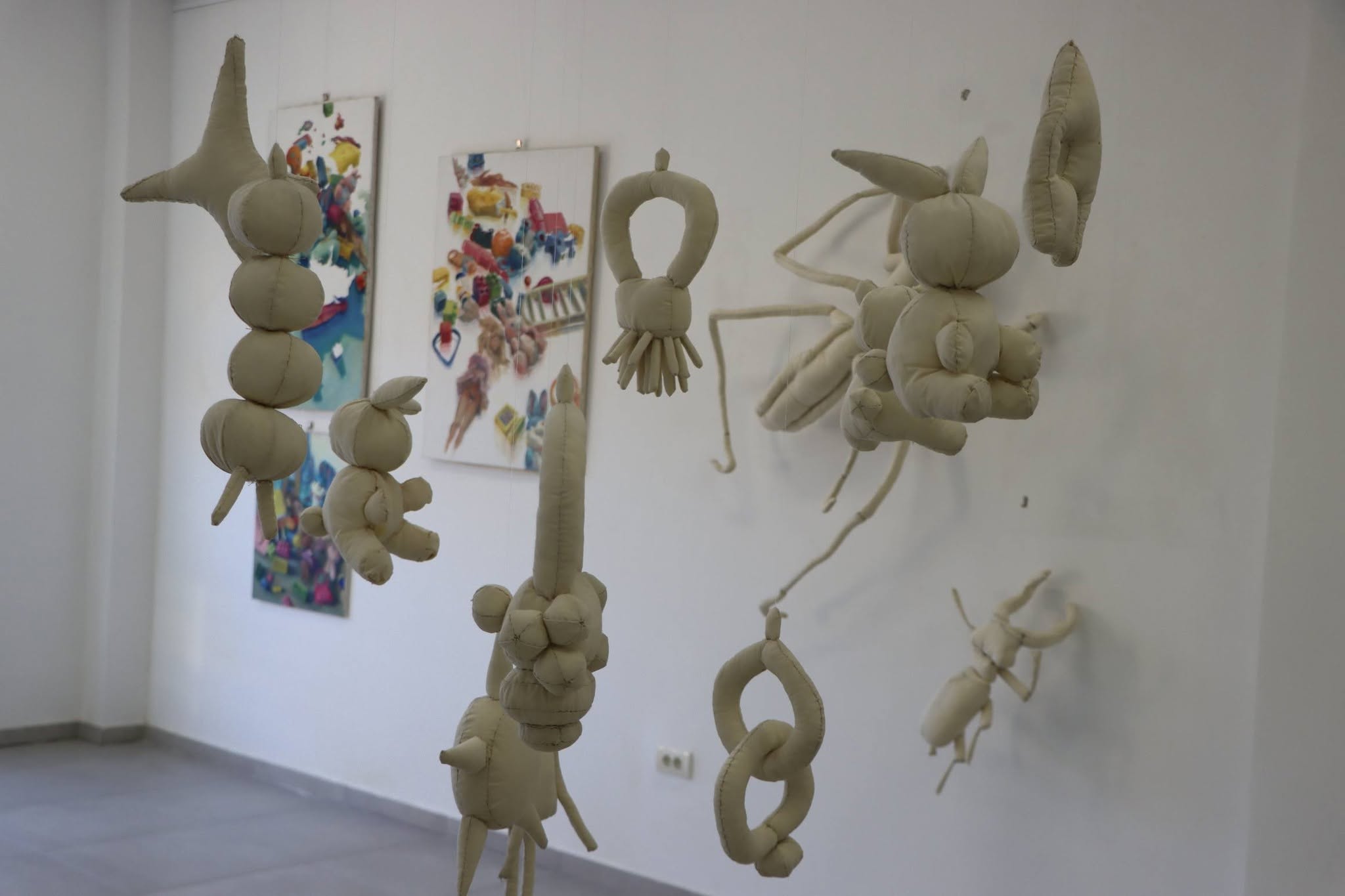 Otvorena izložba „Igra” autorki Jane Mirković i Milice Simić u Galeriji moderne umetnosti Golubac
