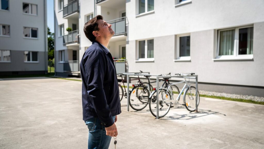 Muskarac kljuc dvoriste zgrade