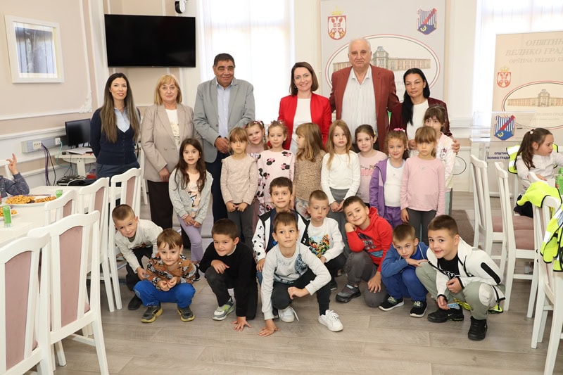 Predškolci PU “Majski cvet“ u poseti opštini