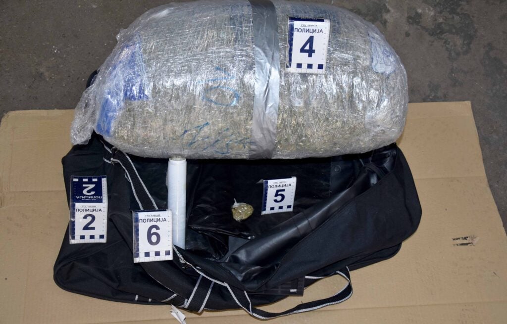 Požarevljanin uhapšen kod Niša, u automobilu pronađeno 10,5 kilograma marihuane