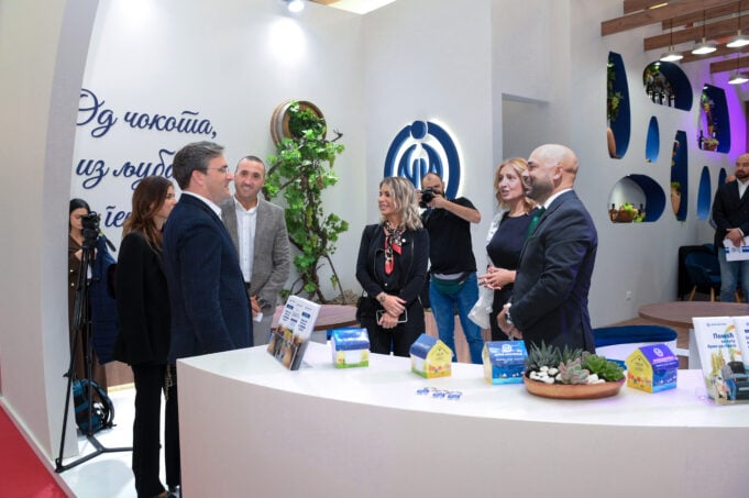 NASLOVNA Stand Kompanije Dunav osiguranje posetio je i ministar kulture Republike Srbije Nikola Selakovic