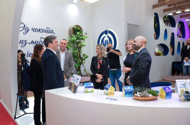 NASLOVNA Stand Kompanije Dunav osiguranje posetio je i ministar kulture Republike Srbije Nikola Selakovic